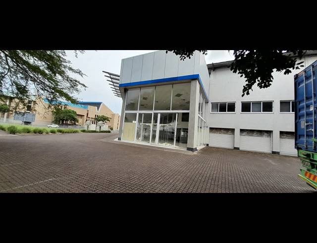 10,948M² SHOWROOM TO LET IN STAMFORD HILL